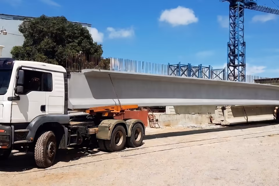 Viga pretensada Bulb T en un proyecto de infraestructura.