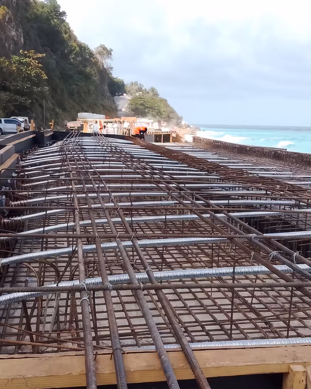 Proyecto estructural ejecutado en hormigón postensado.